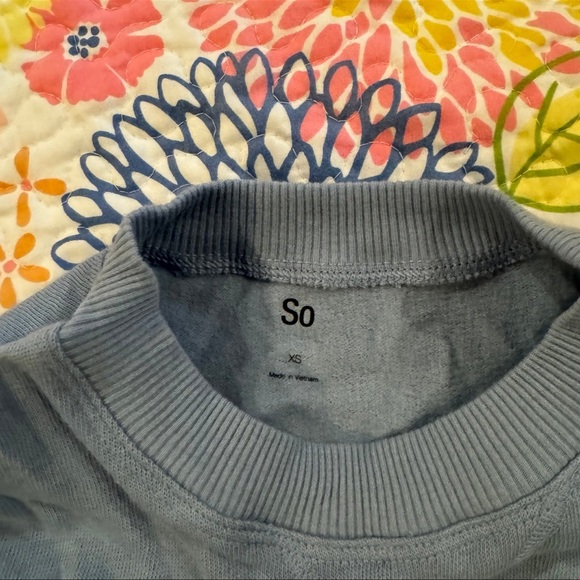 Nwt xs so favorite crewneck - Picture 4 of 4